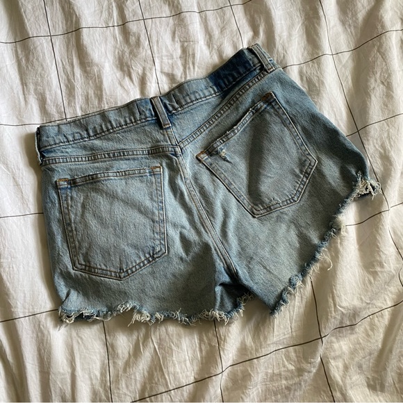 Abercrombie and Fitch The Mom Short - Picture 3 of 4